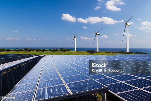 Imagen De La Energía Renovable Foto de stock y más banco de imágenes de Energía renovable - Energía renovable, Energía eólica, Aerogenerador