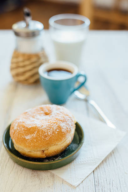 bismarck donut with coffee on wooden table for breakfast - bismarck donuts imagens e fotografias de stock