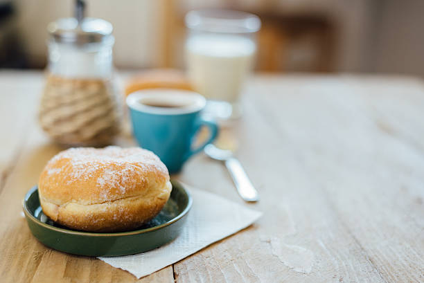 bismarck donut with coffee on wooden table for breakfast - bismarck donuts imagens e fotografias de stock