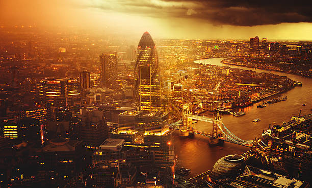 ロンドンのタワーブリッジヘリコプター空中写真 - london england tower bridge bridge skyline ストックフォトと画像
