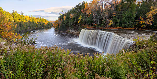 Tahquamenon Falls A panoramic view of the very picturesque Tahquamenon Falls and Tahquamenon River during Autumn, Upper Peninsula, Michigan, USA michigan photos stock pictures, royalty-free photos & images