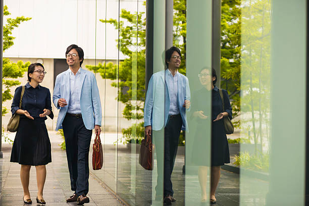 istock Japanese man and woman 586198278
