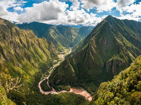 Selva paisaje de montaña cerca de Machu Picchu en el Perú photo