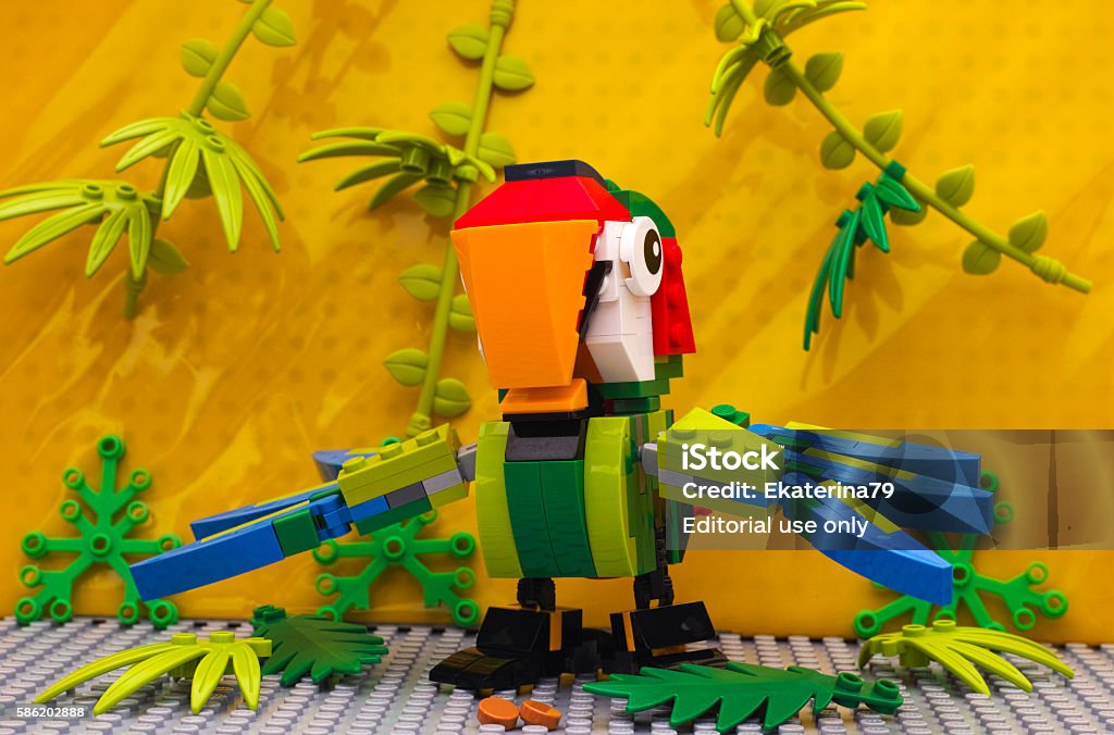 Photo libre de droit de Figure De Perroquet Lego banque d'images
