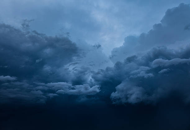 céu dramático  - storm cloud - fotografias e filmes do acervo