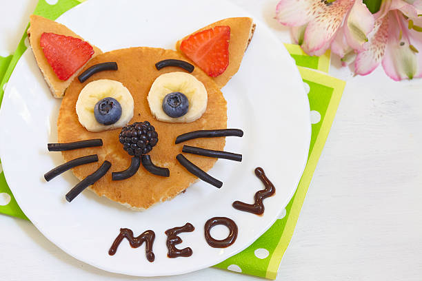 istock Cheerful breakfast - cat say meow pancakes 586349254