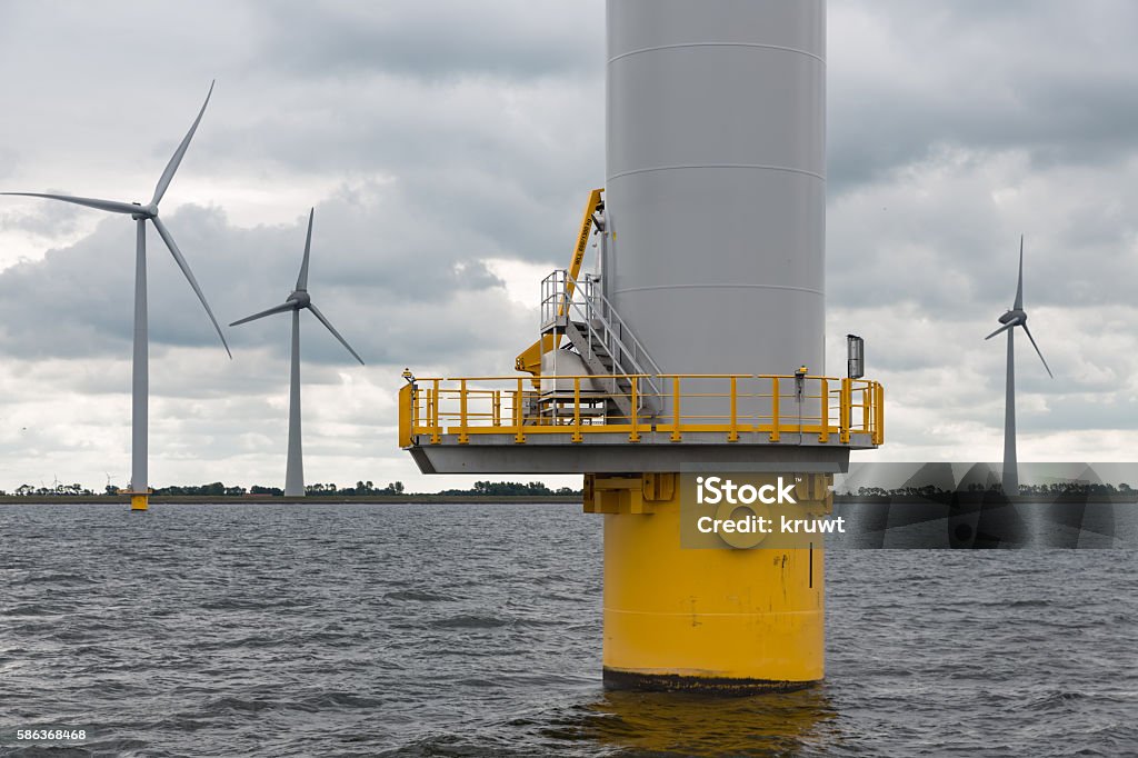 Stiftung Niederländische Windkraftanlage im Meer - Lizenzfrei Meer Stock-Foto