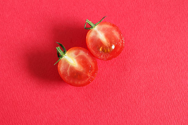 petit tomaten - split second stock-fotos und bilder
