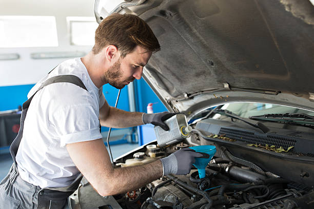istock Mechanic poured oil 586375724
