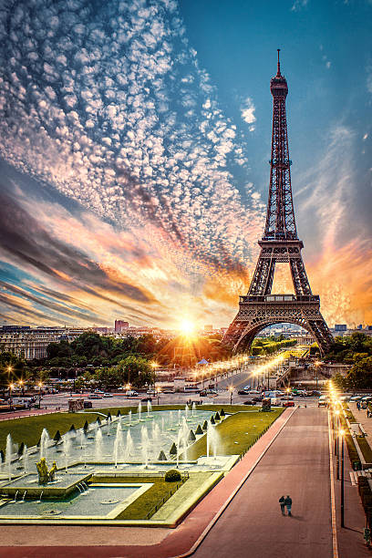 パリ、フランス - エッフェル塔の夕焼け - eiffel tower tower paris france sunset ストックフォトと画像