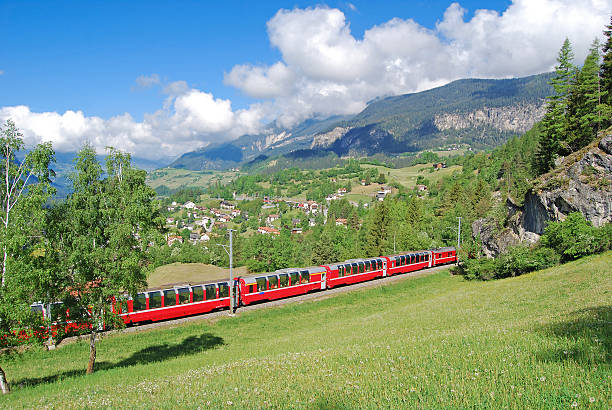 bernina express cerca de filisur (suiza) - st moritz engadine landscape village fotografías e imágenes de stock