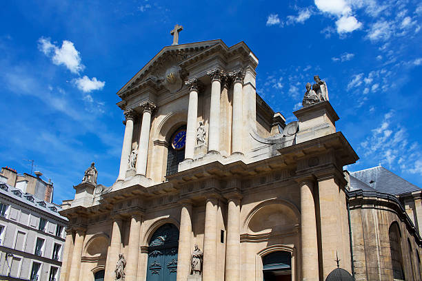 istock Baroque church in Paris 586733084