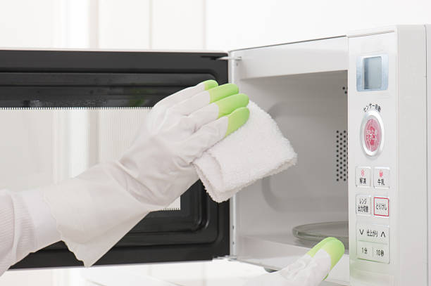 istock Cleaning of the microwave oven 586734400