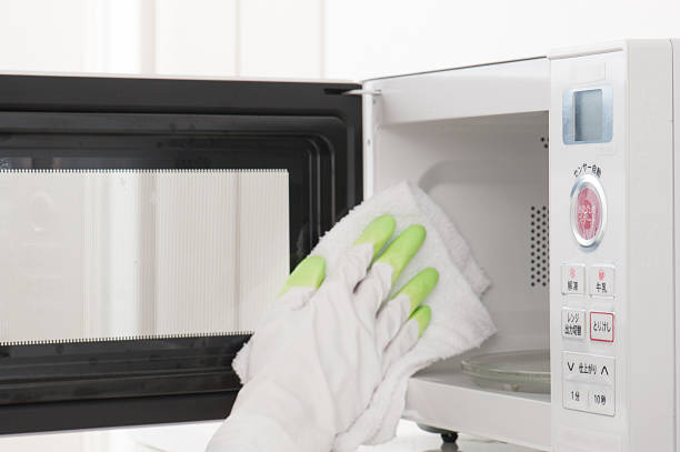 istock Cleaning of the microwave oven 586734418