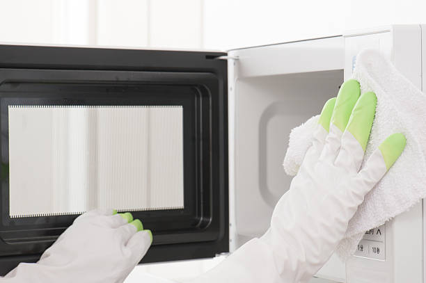 istock Cleaning of the microwave oven 586734456