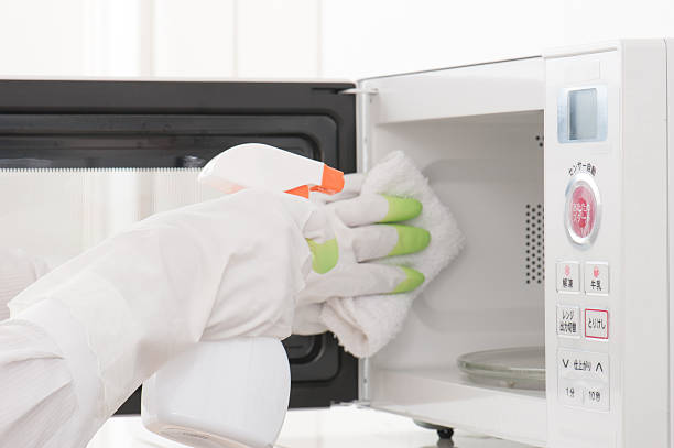 istock Cleaning of the microwave oven 586734532