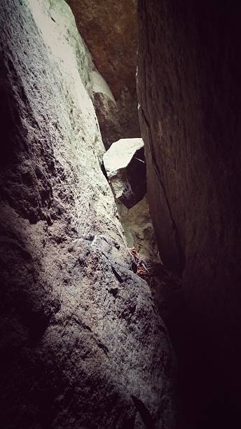 istock Boulder Stuck Wedged Between Two Massive Rock Walls, Adirondacks 586737324
