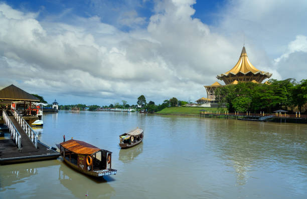 traditional boats on sarawak river in kuching city - sarawak state imagens e fotografias de stock