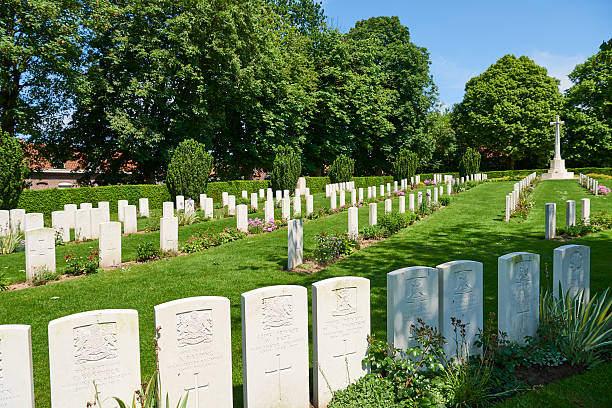 кладбище войны в бельгии - flanders war grave war memorial стоковые фото и изображения