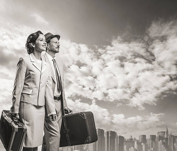 istock Vintage couple leaving for vacations 586923298