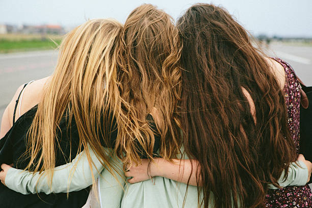 mother and daughter grab eachothers hair