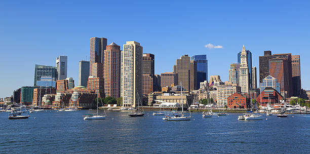 horizonte de boston e harbour, eua - boston skyline harbor city imagens e fotografias de stock