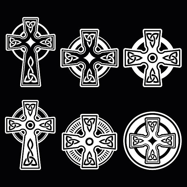 ilustraciones, imágenes clip art, dibujos animados e iconos de stock de cruz blanca céltica irlandesa, escocesa sobre negro - celtic cross