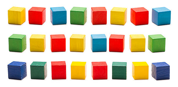 blocos de brinquedos, tijolos de cubo de madeira, caixas cúbicas de madeira colorida, branco - vacant block - fotografias e filmes do acervo
