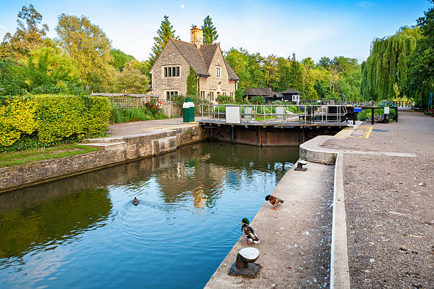 Iffley Lock. Oxford, England Iffley Lock on the River Thames. Oxford, Oxfordshire, England thames valley stock pictures, royalty-free photos & images