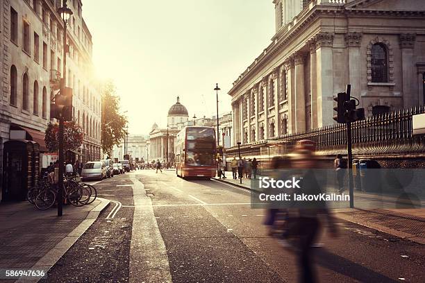 Sol Cerca De Trafalgar Square Londres Reino Unido Foto de stock y más banco de imágenes de Londres - Inglaterra