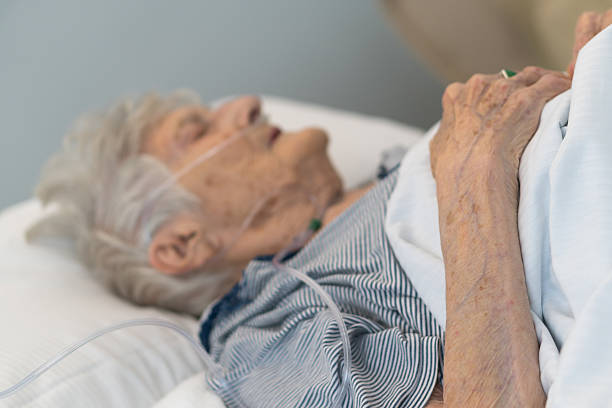 istock Female senior with nasal cannula. Selective focus 587186440