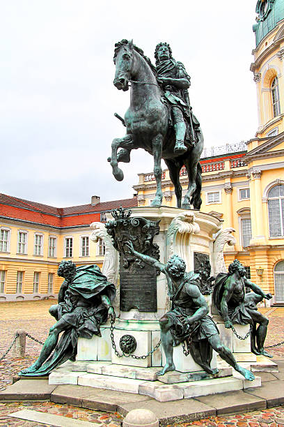 statue de frédéric-guillaume ier de prusse à berlin - phlegmatic photos et images de collection