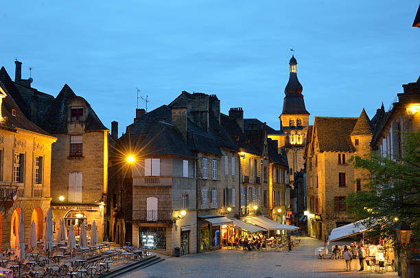 Evening cityscape of the French town Sarlat The square (Place du Peyrou) of the medieval town Sarlat-la-Caneda at the twilight sarlat la caneda stock pictures, royalty-free photos & images