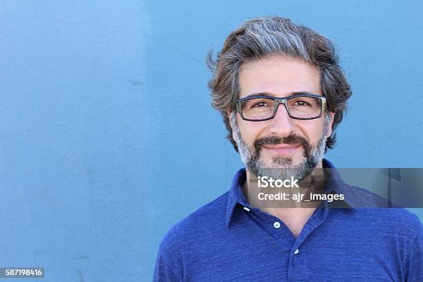 Glücklich Stattliche Reife Mann Mit Brille Stockfoto und mehr Bilder von Männer - Männer, Bifokalbrille, Auge