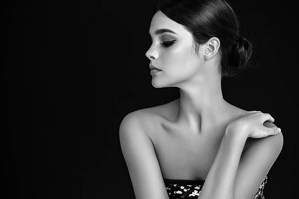 istock Beautiful woman 587207598