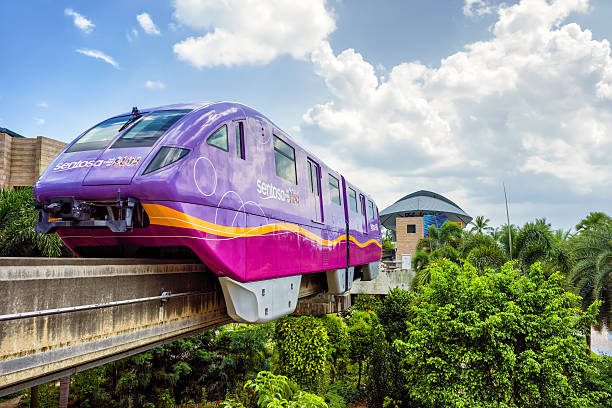 train monorail sentosa express à singapour - bus speed transportation public utility photos et images de collection