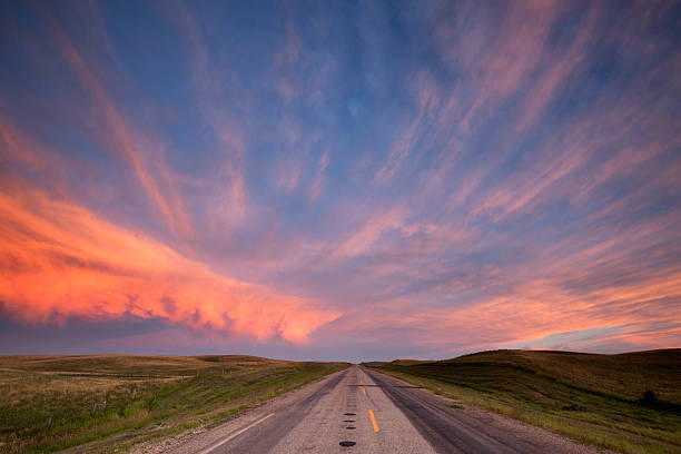 大草原の嵐の雲サスカチュワン - saskatchewan ストックフォトと画像