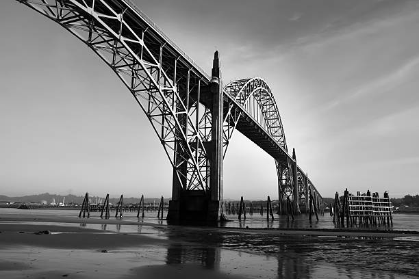 istock Yaquina Bay Bridge, Newport, Oregon 587216710