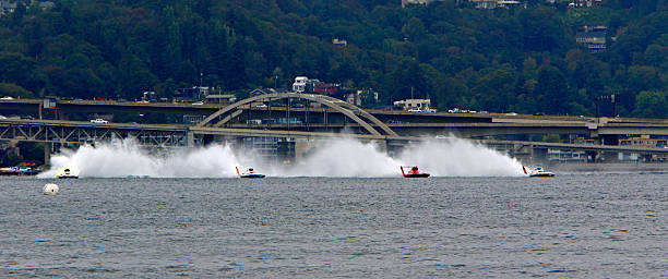 łodzie wyścigowe - wake jet boat water water sport zdjęcia i obrazy z banku zdjęć