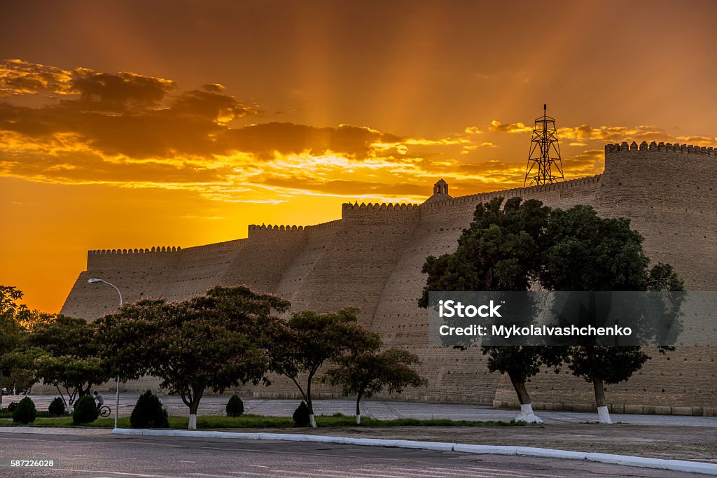 Ковчег крепости в Бухаре на закате - Стоковые фото Бухара роялти-фри
