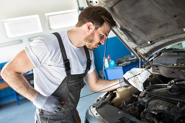 istock Change the oil in a car 587506462
