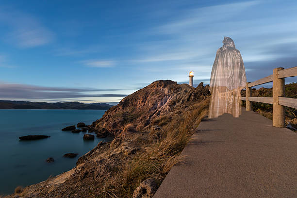 jesús caminando hacia el faro - castlepoint fotografías e imágenes de stock