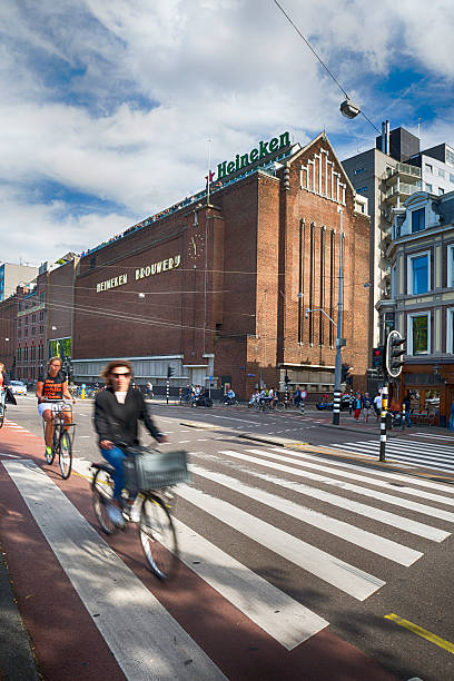 die alte heineken brauerei in amsterdam, niederlande - editorial outdoors vertical amsterdam stock-fotos und bilder