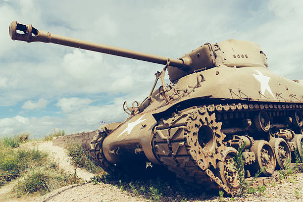 amerykański wojskowy czołg sherman - tank normandy world war ii utah beach zdjęcia i obrazy z banku zdjęć