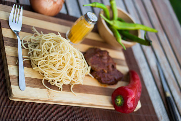 steak with tomato sauce, sphagetti and vegetables. - salisbury steak imagens e fotografias de stock