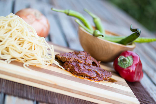 steak with tomato sauce, sphagetti and vegetables. - salisbury steak imagens e fotografias de stock