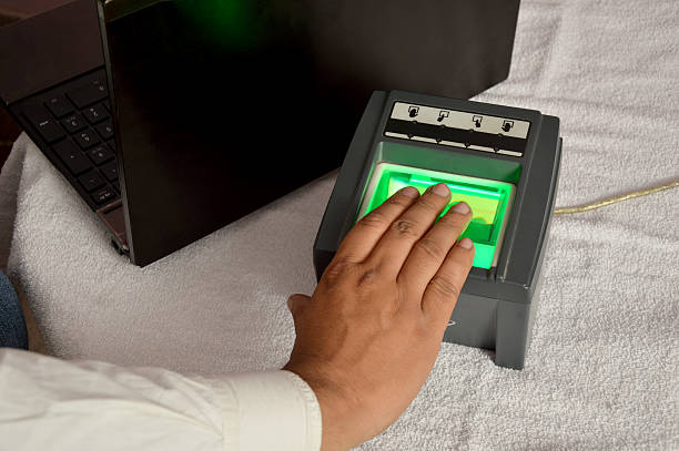 lecteur d'empreintes digitales - fingerprint scanner photos et images de collection