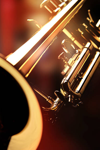 detalle de la trompeta en un bar de jazz - close up nightclub trumpet nobody fotografías e imágenes de stock