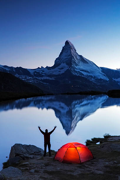 camper at dawn looks to  matterhorn - light effect full moon mountain peak european alps imagens e fotografias de stock