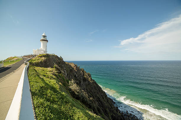 태평양 위의 케이프 바이런 등대 - direction sea lighthouse landscape 뉴스 사진 이미지